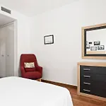 Gorgeous 3 Bedroom With Sea Views, Pool Apartman