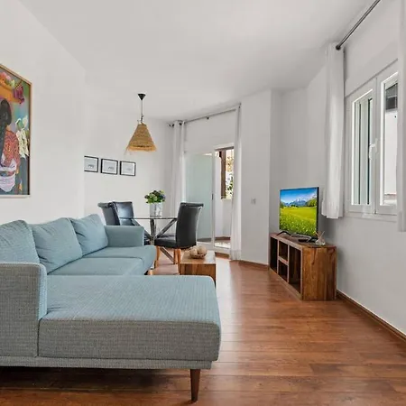 Gorgeous 3 Bedroom With Sea Views, Pool Apartament Marbella