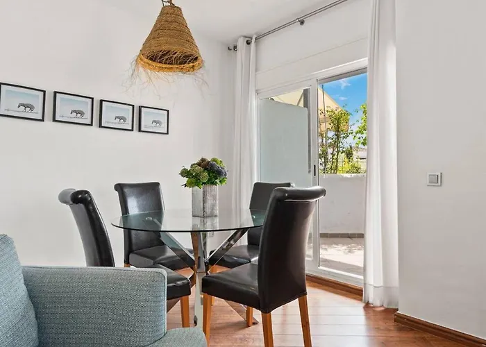 Gorgeous 3 Bedroom With Sea Views, Pool Appartement