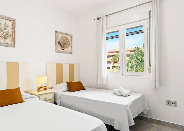 Gorgeous 3 Bedroom With Sea Views, Pool Appartement Marbella
