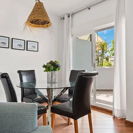 Gorgeous 3 Bedroom With Sea Views, Pool Appartamento