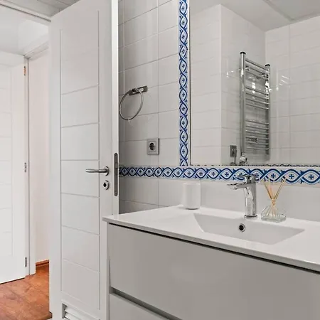 Gorgeous 3 Bedroom With Sea Views, Pool *