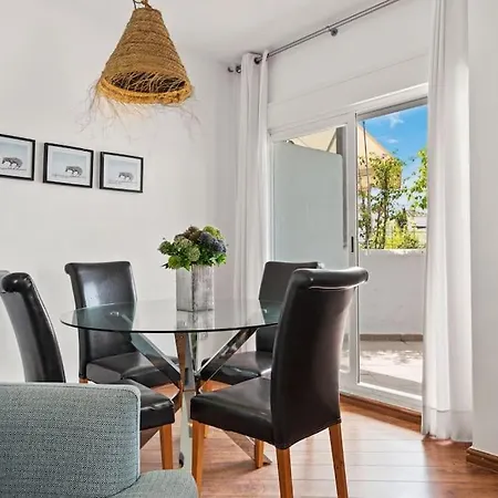 Apartment Gorgeous 3 Bedroom With Sea Views, Pool