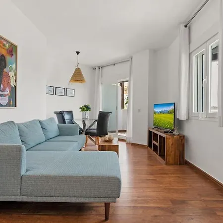 Gorgeous 3 Bedroom With Sea Views, Pool Apartment