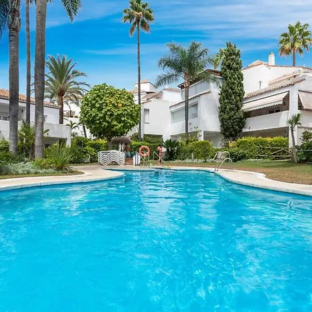 Gorgeous 3 Bedroom With Sea Views, Pool Apartment Marbella