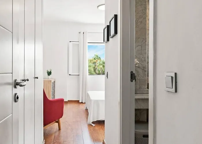 Gorgeous 3 Bedroom With Sea Views, Pool Apartman